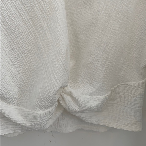 3/$20 White Zara twist top - Picture 4 of 5